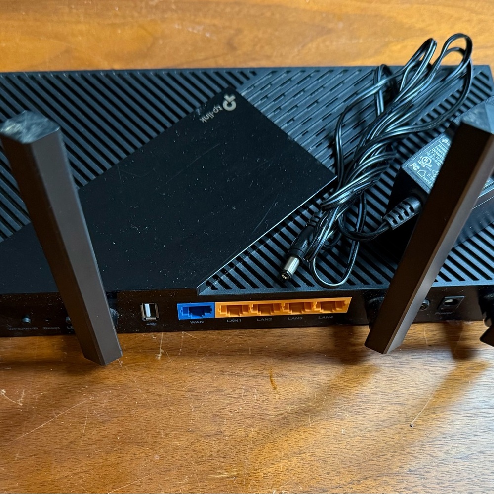 TP-Link Black Networking Router - Picture 3 of 5